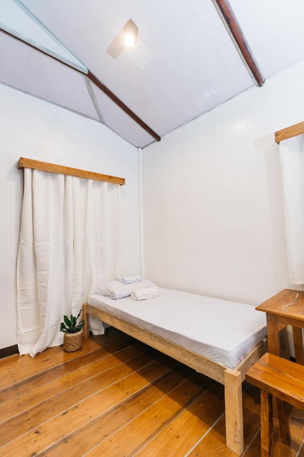 Higala Hostel Siargao Хенерал Луна Екстериор снимка